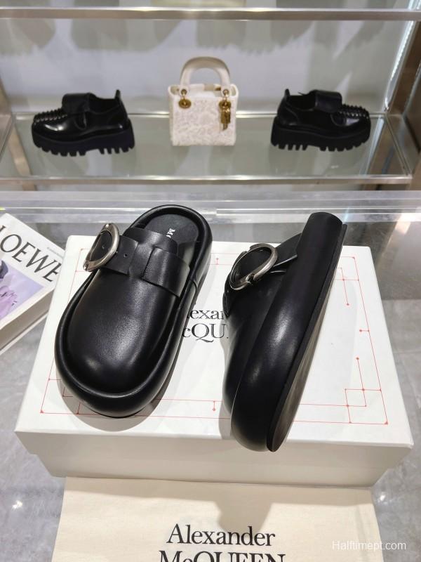 2025 Unisex Alexander McQueen Black Leather Mule Shoes Flexion Anatomical Sole KFY00300