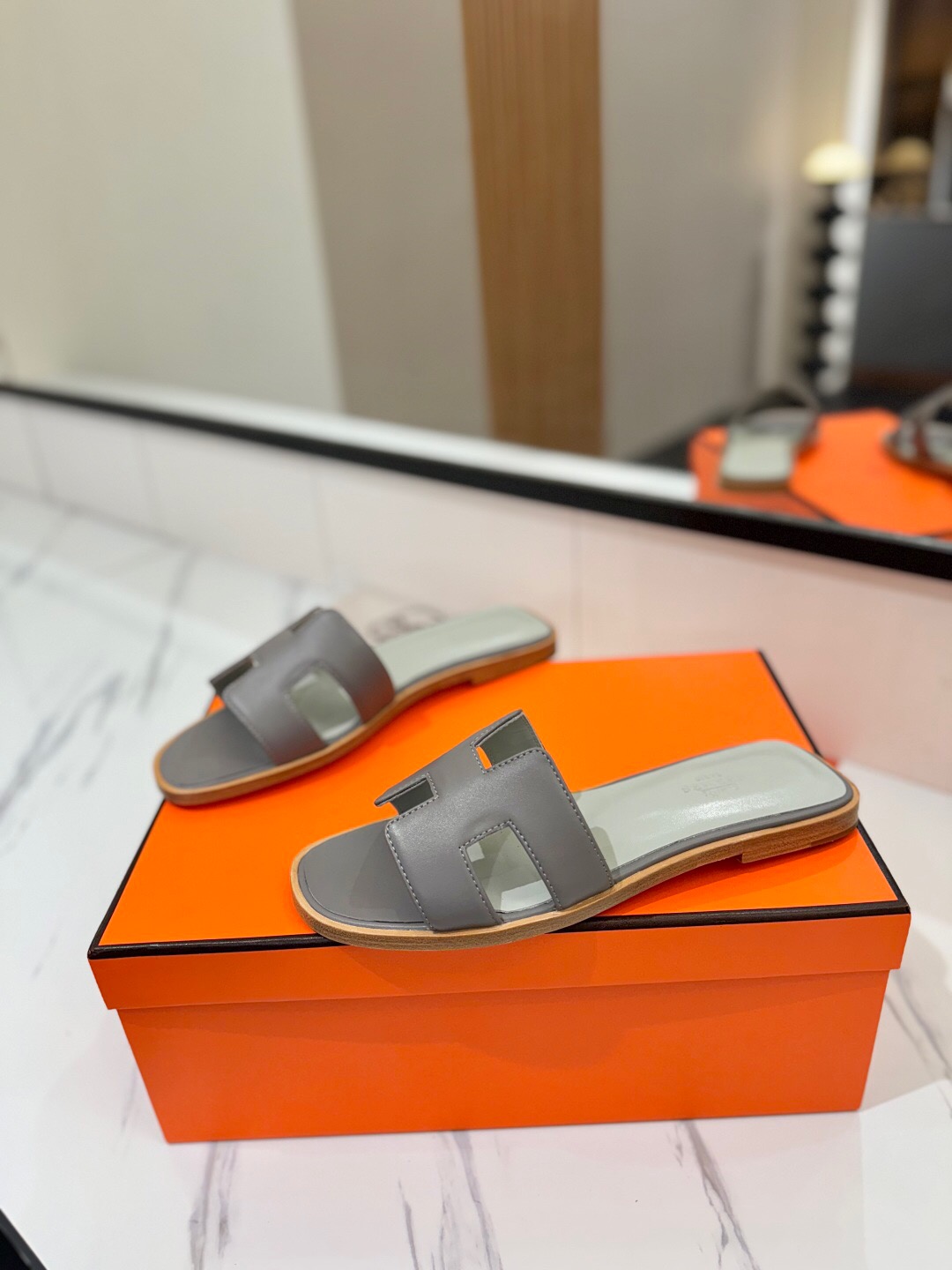 2025 Women Hermès Gray Leather Slippers