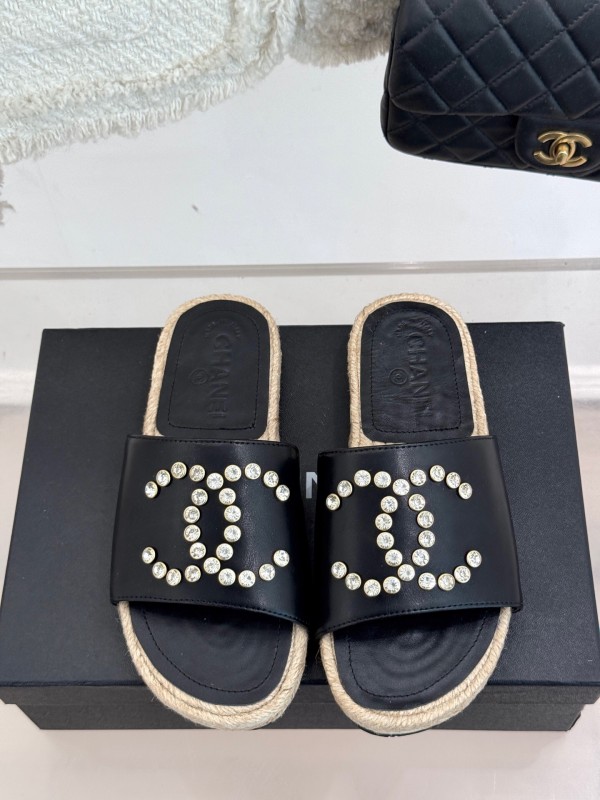 2025 Slippers Chanel Black Leather Slippers
