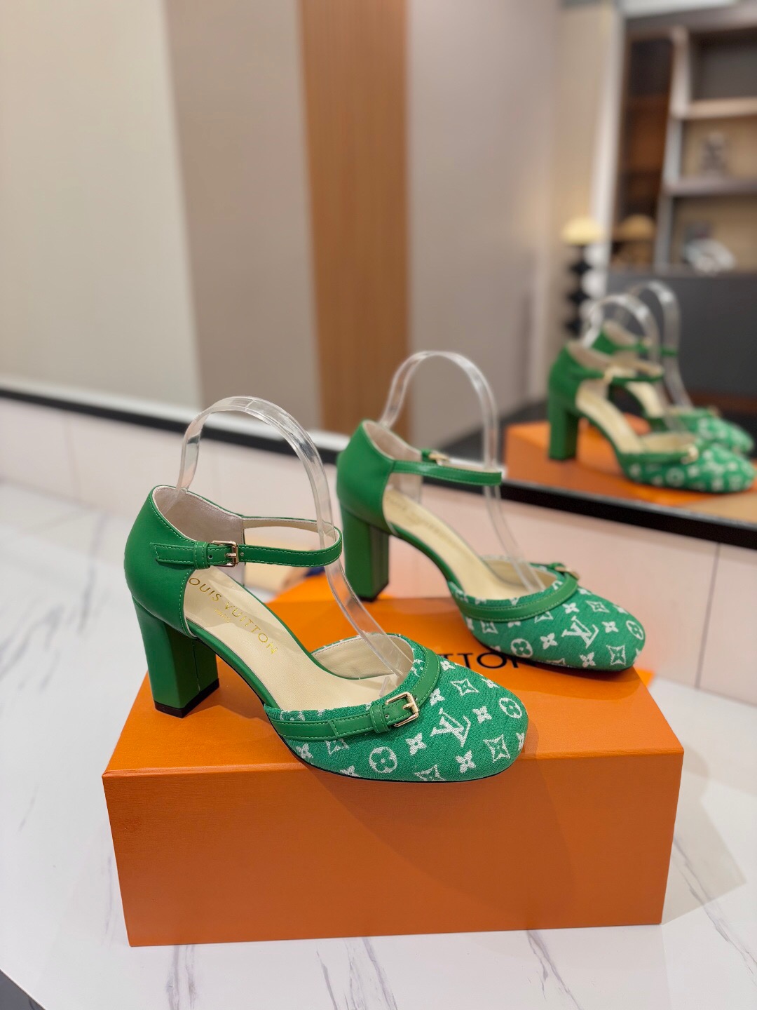 2025 Women Louis Vuitton Green White Denim Pumps LV Buckle KFY00310