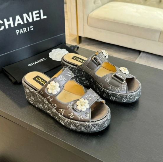 2025 CHANEL Grey Leather Platform Slippers LY00330