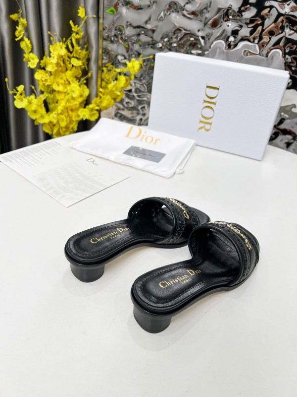 2025 Women Dior Black Leather Slippers LY00250