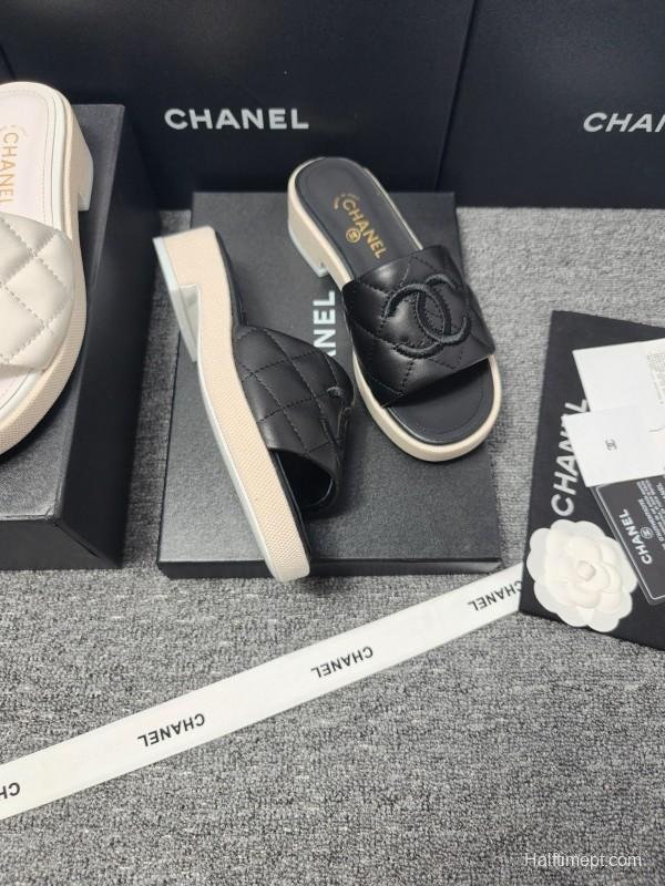 2025 Slippers Chanel Black Leather Slippers