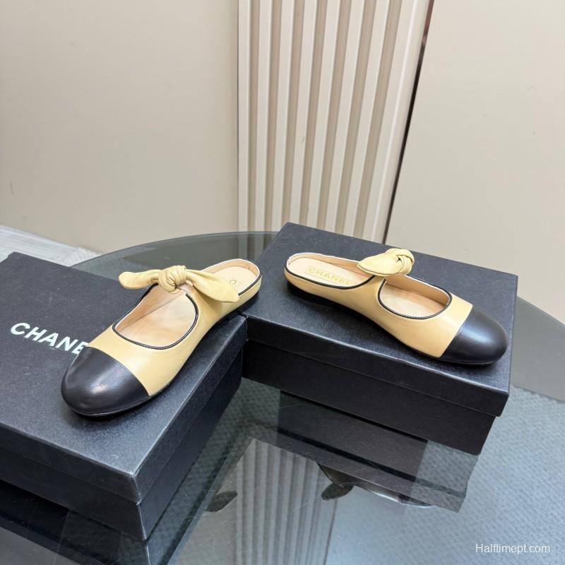 2025 Women Chanel Beige Black Leather Slippers KFY00270