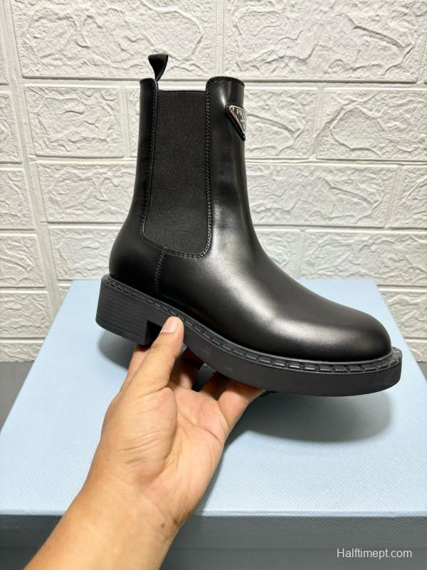 2024 Women Prada Black Leather Chelsea Boot MJ00380