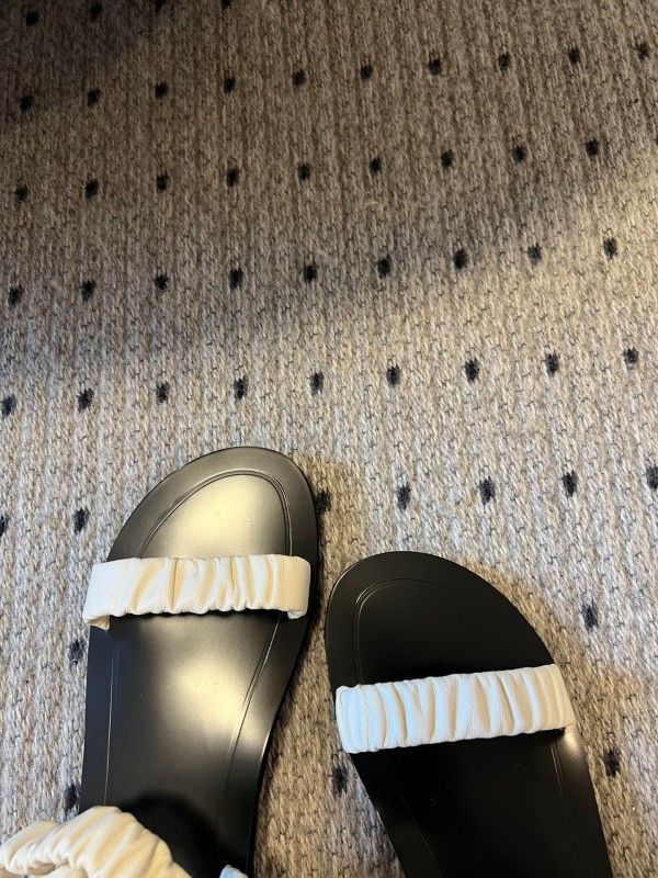2025 Women The Row White Leather Flat Sandals