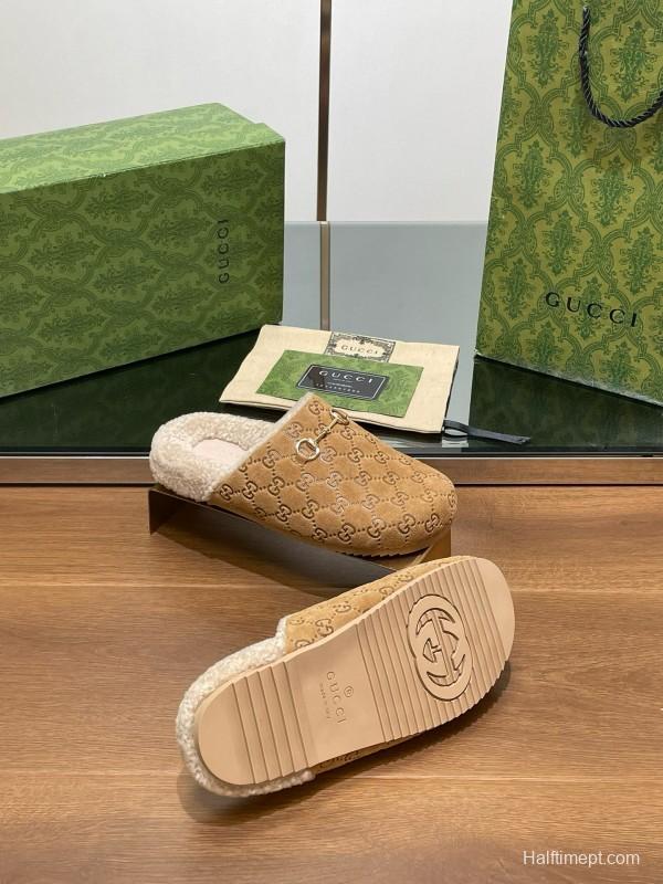 2024 Gucci beige leather slippers GG pattern
