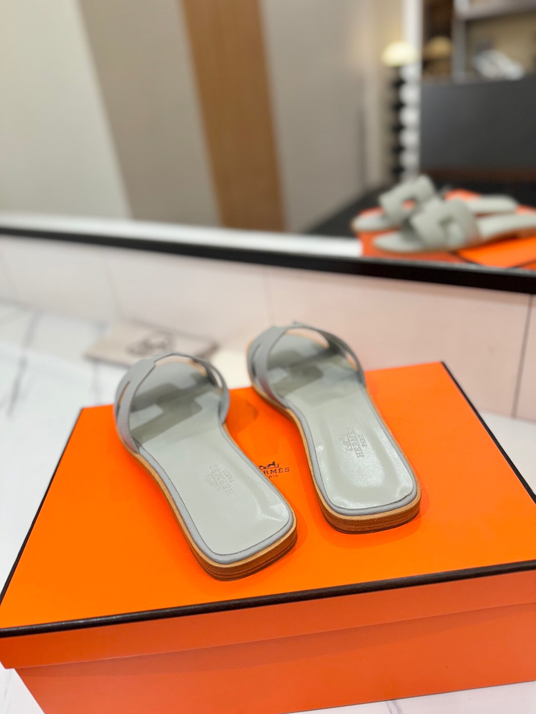 2025 Women Hermès Light Grey Leather Slippers