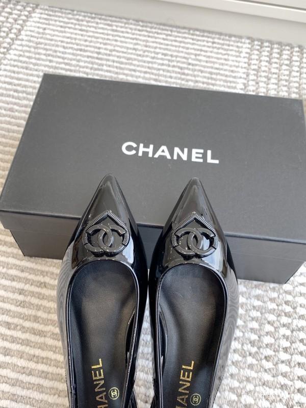 2025 Women Chanel Black Patent Leather Slingback Pumps KFY00300