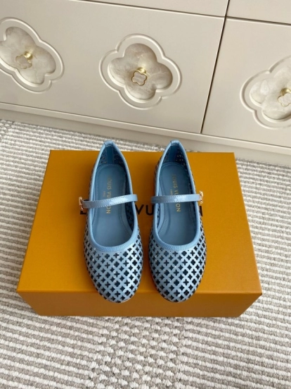 2025 Women Louis Vuitton Light Blue Patent Leather Mary Jane Flats KFY00310
