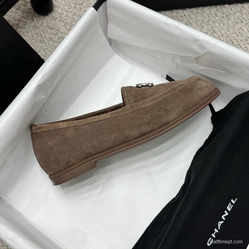 Chanel 2025 SS Teddy Fur Loafers with Double C Logo - KFY00300