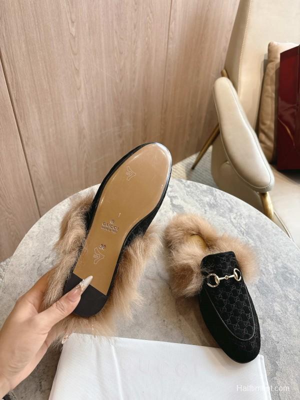 Gucci Fur Mule with Double G Pattern and Horsebit Detail - LY00340