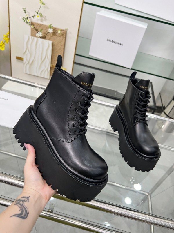 Balenciaga Fall/Winter 2025 Platform Ankle Boots - LY00350