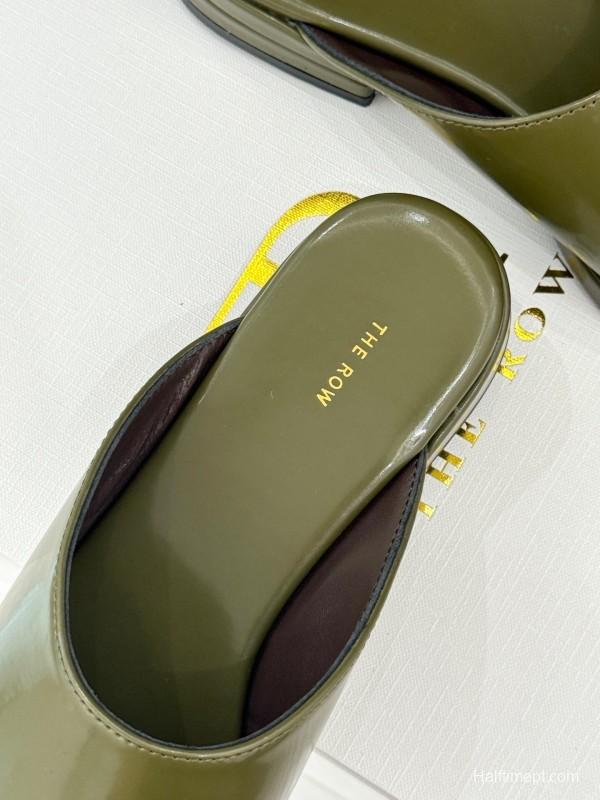 The Row 2025/SS Platform Slides - KFY00280