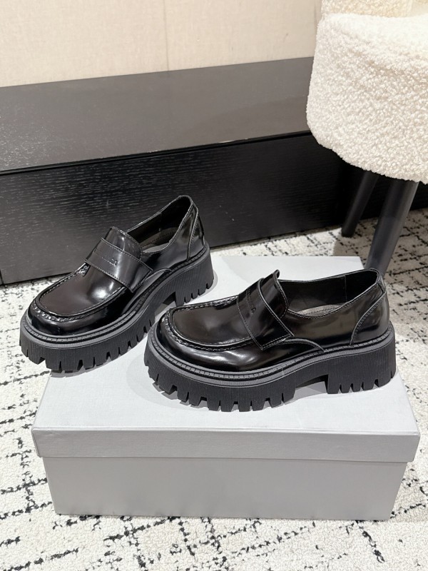 Balenciaga 2025 SS Loafers with Retro Design and Lightweight TPU Sole - KFY00320
