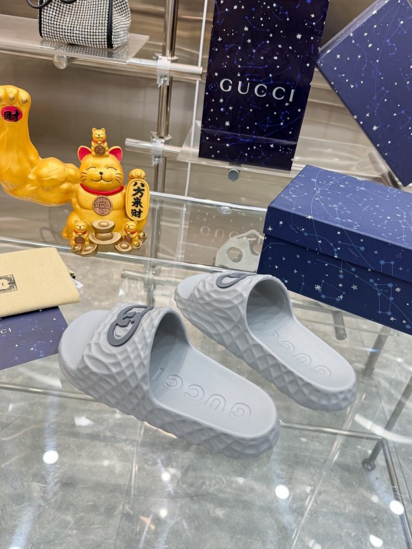 Gucci Lido Interlocking G Textured Rubber Sandals for Men - AS00170