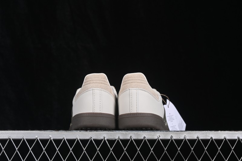Adidas Samba OG Classic Skateboarding Shoes with Retro Suede Design - JR0893