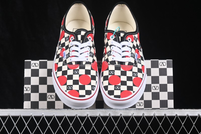 Vans Old Skool Low Top Casual Skateboarding Shoes - 7W0S0ND8WHXBAG
