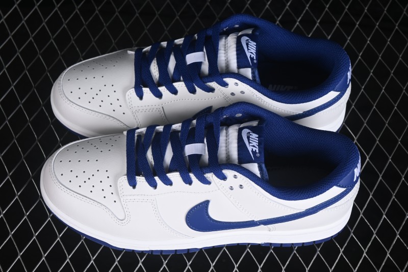 Nike SB Dunk Low Skateboarding Shoes in White and Green - HF5441-117
