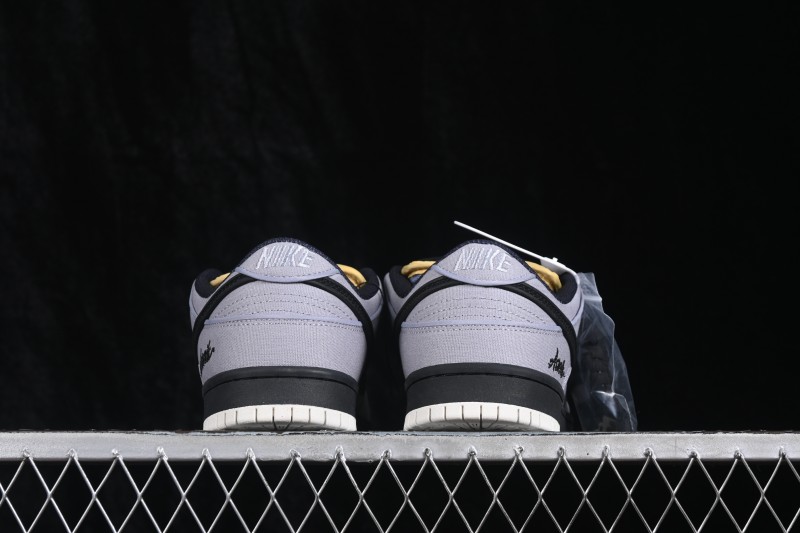 Nike SB Dunk Low Retro Skateboarding Shoes with Premium Leather Construction - FN5880-001