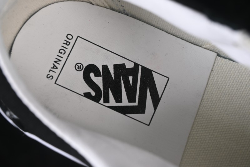 Vans Old Skool Low Top Skateboarding Shoes with Classic Side Stripe - VN000SHEPU7