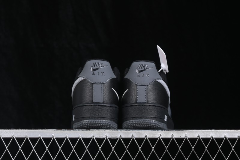 Nike Air Force 1 '07 Low Casual Skateboarding Shoes with Full-Length Air Cushion - IR1475-010