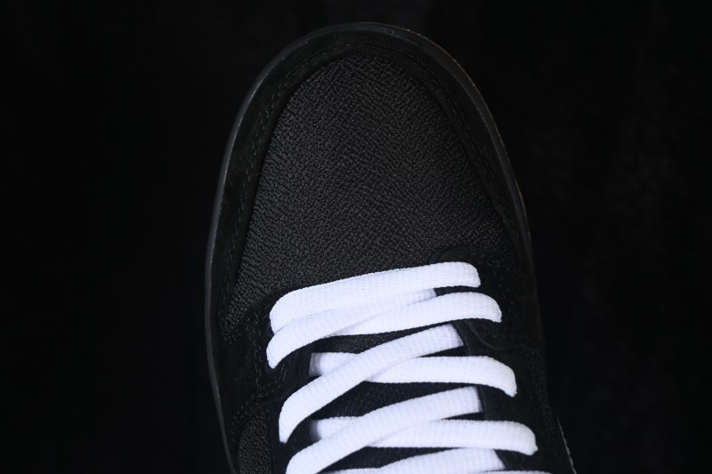 Nike SB Dunk Low Skateboarding Shoes with Cushioned Collar and Premium Leather - FQ7585-200
