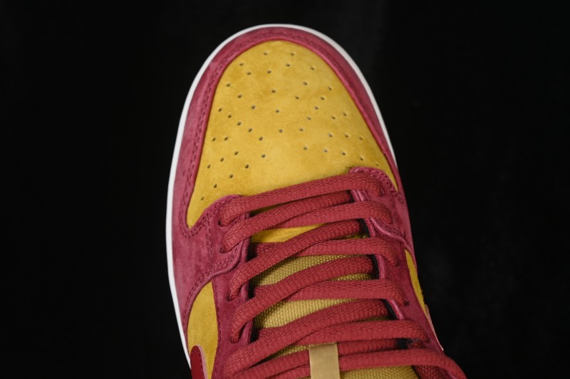 Nike SB Dunk Low Skateboarding Shoes with Cushioned Collar - HQ1625-600