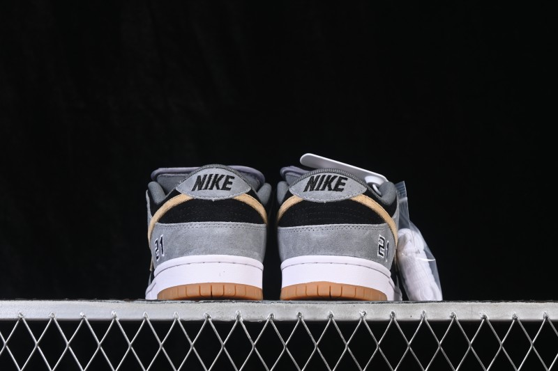 Nike SB Dunk Low Skateboarding Shoes with Cushioned Collar - BQ6817-204