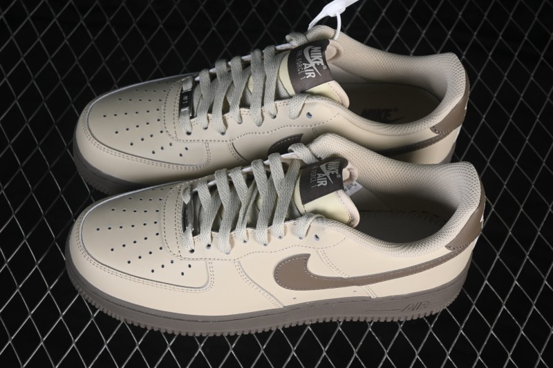 Nike Air Force 1 '07 Low Basketball Sneakers with Full-Length Air Cushion - FJ4146-201