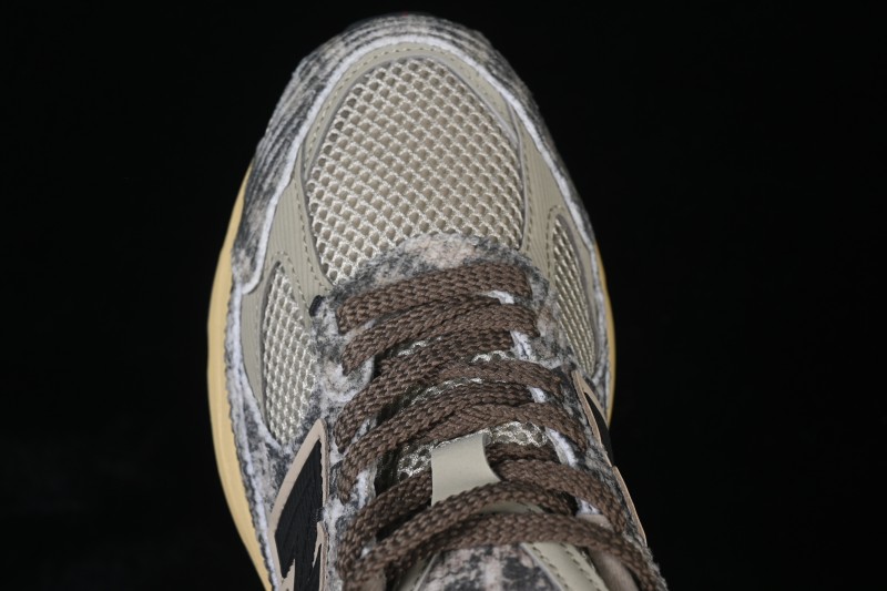 New Balance 2010 Series Retro Running Shoes with Suede and Mesh Upper - U2010JG1