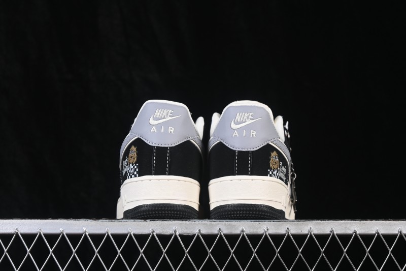 Nike Air Force 1 '07 Low Basketball Shoes with Black and White Color Blocking and Full-Length Air Cushion - KL1688-006