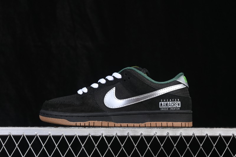 Nike SB Dunk Low Skateboarding Shoes with Cushioned Collar and Premium Leather - FQ7585-200