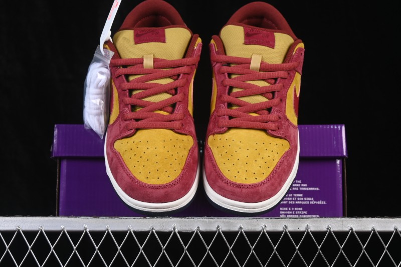 Nike SB Dunk Low Skateboarding Shoes with Cushioned Collar - HQ1625-600