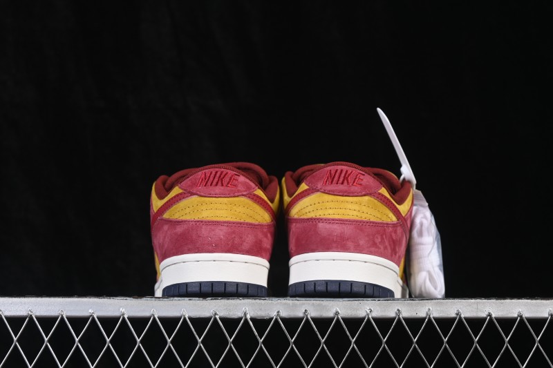 Nike SB Dunk Low Skateboarding Shoes with Cushioned Collar - HQ1625-600
