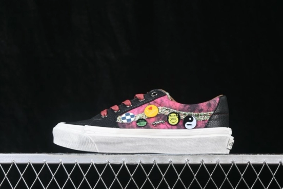 Vans Sk8-Low Casual Skateboarding Shoes with Detachable Badge Embellishments - VN0A4UUK6BT
