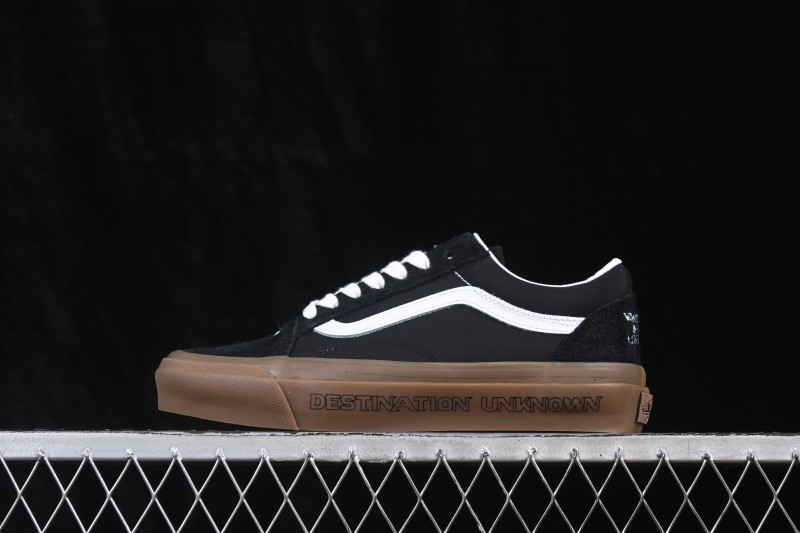 Vans Old Skool Low-Top Casual Skateboarding Shoes with Classic Side Stripe - VN000EJUGR4