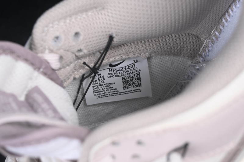 Nike SB Dunk Low Retro Skateboarding Shoes with Strap Detail - HF5441-007