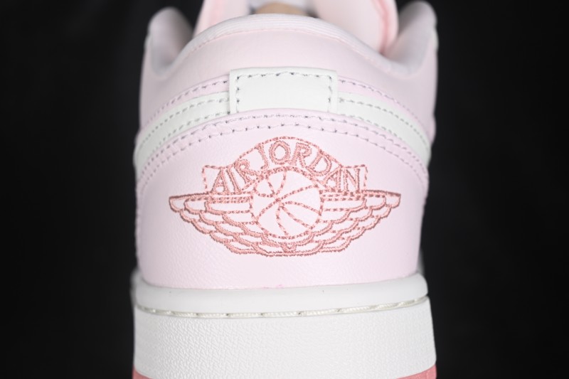 Nike Air Jordan 1 Low Retro Basketball Shoes with Classic Colorway - IH0823-611