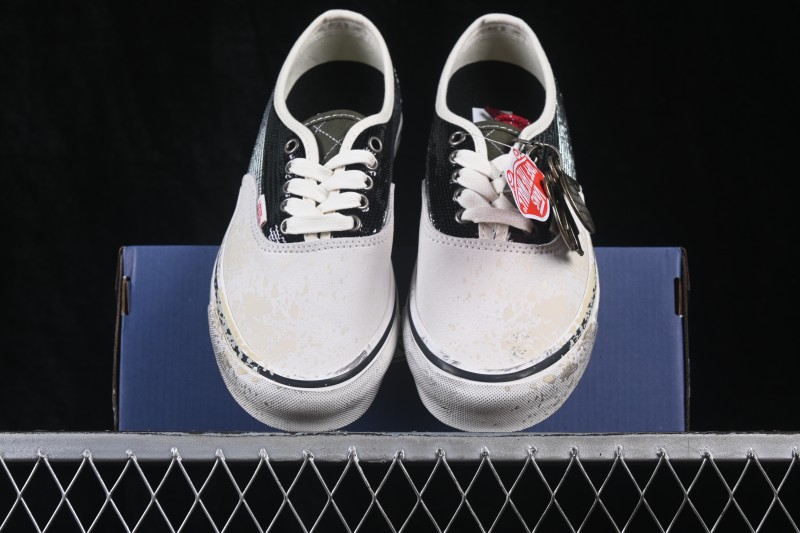 Vans Authentic 44 Premium Low-Top Skateboarding Shoes - VN000DB8MCG