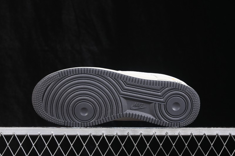 Nike Air Force 1 '07 Low Collaboration Everyday Skateboarding Shoes with Full-Length Air Cushion - GS2288-008
