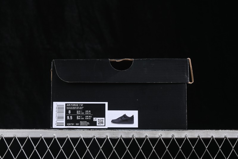 Nike Air Force 1 '07 Low Basketball Sneakers with Classic Leather Upper - IQ9791-001
