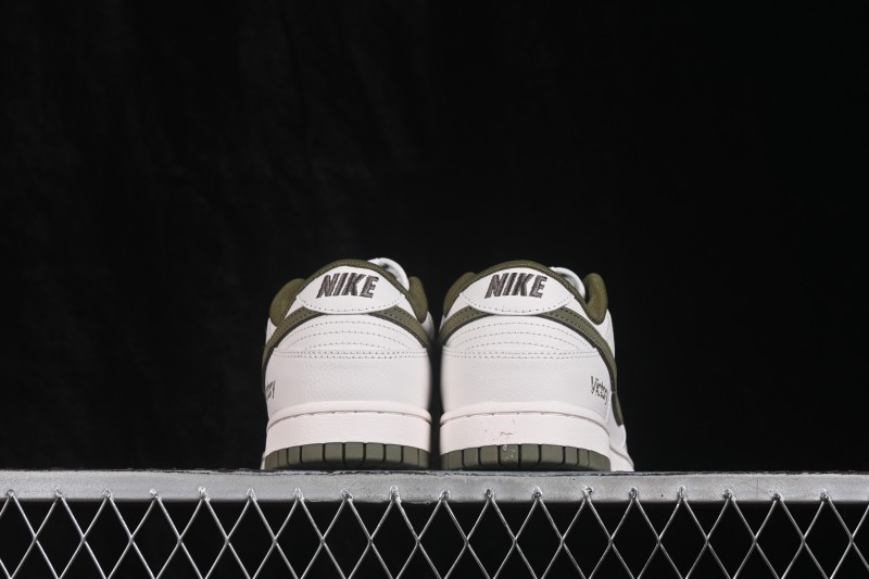 Nike SB Dunk Low Skateboarding Shoes with Classic Design and Durable Construction - WG0319-146