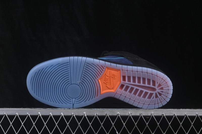 Nike SB Dunk Low Pro Skateboarding Shoes with Cushioned Collar - IQ1323-001