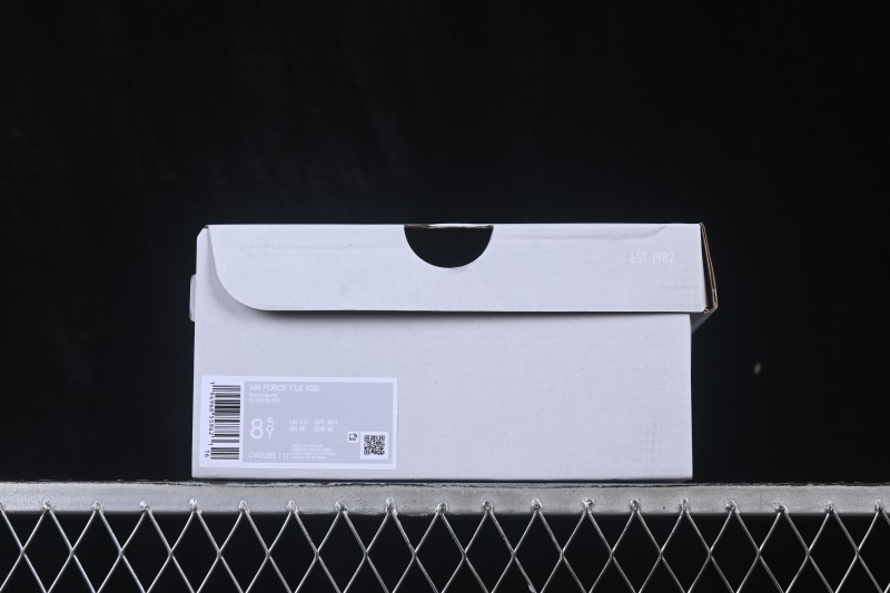 Nike Air Force 1 '07 Low Casual Skateboarding Shoes with Full-Length Air Cushion - CW2288-111